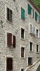 Historische Natursteinfassade in Altstadt – traditionelle Architektur mit Charme