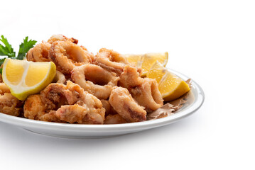 Calamari fritti e limone, antipasto di mare 