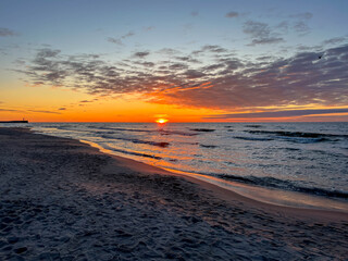 Obraz premium May sunset on the Baltic beach in Mrzezyno, Poland