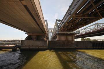 Vertical concrete lift bridge between Zwijndrecht and Dordrecht