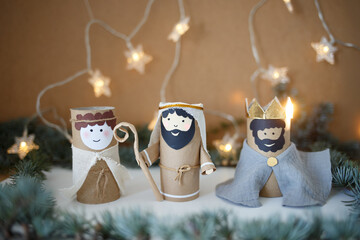DIY three wise men craft using cardboard tubes, great for Christmas projects. Useful for...