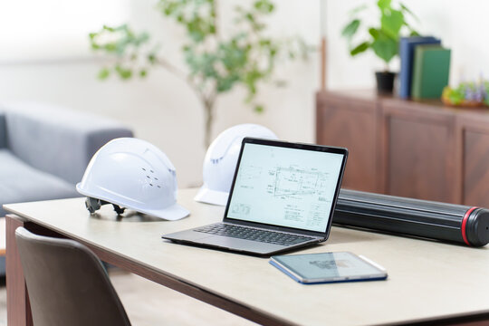 設計事務所　設計図　パソコン