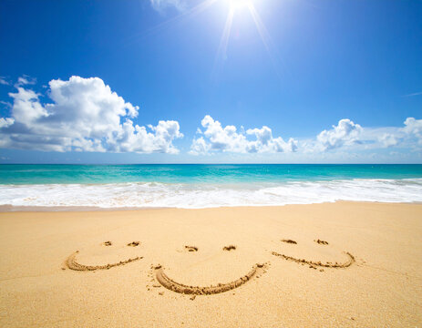 砂浜にスマイルの落書きのある青空のビーチ
A blue beach with a smiley face graffitied on the sand