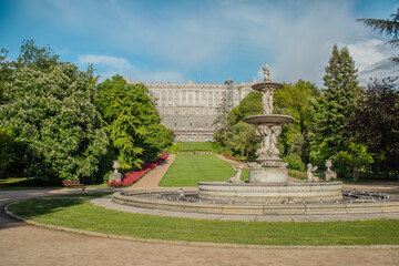 Hermosa fotografía de las calles y monumentos de Madrid, España.
