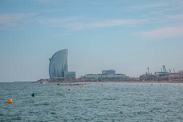 Hermosa fotografía tomada en la Barceloneta, España en un día soleado.