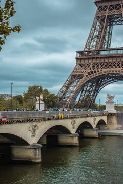 Hermosa fotograf&iacute;a de la Torre Eiffel en Par&iacute;s, Francia.