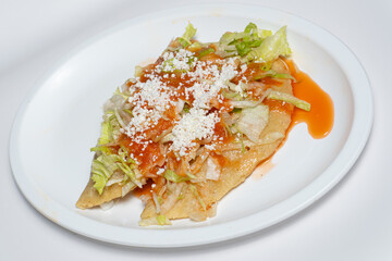 Quesadillas en salsa roja de tomate