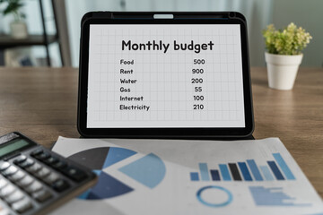 Monthly budget Monthly budget for household expenses including food, rent, water, gas, internet,...