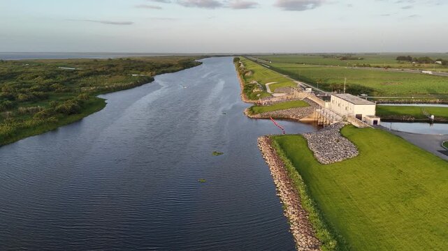 water control facility at Lake Okeechobee, Florida, southern water control district for use in sugar cane farming