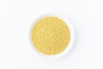 白背景にお皿に入ったもちきび