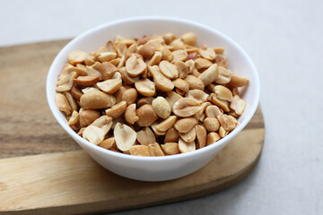 Roasted peanuts for snacking, or used as toppings for various dishes.