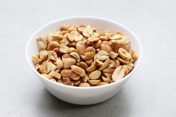 Roasted peanuts for snacking, or used as toppings for various dishes.
