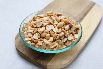 Roasted peanuts for snacking, or used as toppings for various dishes.