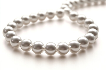 Obraz premium Elegant string of pearls necklace on white background, perfect for jewelry ads and luxury branding