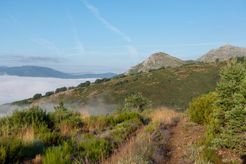 Paisaje con niebla y sol en la Monta&ntilde;a Palentina