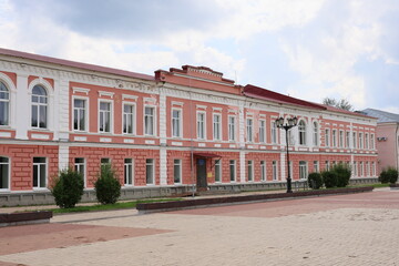 Fototapeta premium Stunning and Elegant Historic Building Featuring Beautiful Classic Architectural Design
