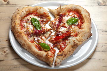 pizza San Valentino cuore dessert dolce innamorati 