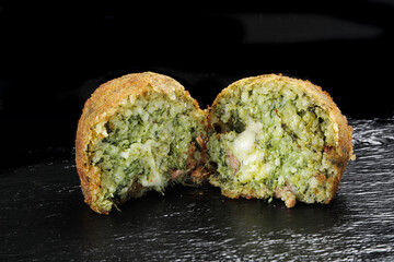 tagliere salumi vegani arancini insalata cioccolata crocchè ripieno insalata ananas ripieni...