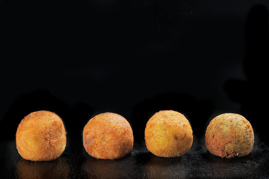tagliere salumi vegani arancini insalata cioccolata crocch&egrave; ripieno insalata ananas ripieni frittura italianaarancini