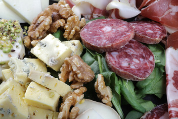 tagliere salumi vegani arancini insalata cioccolata crocchè ripieno insalata ananas ripieni frittura italianaarancini