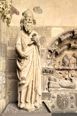 Stone statue of King David at Catedral de Leon facade