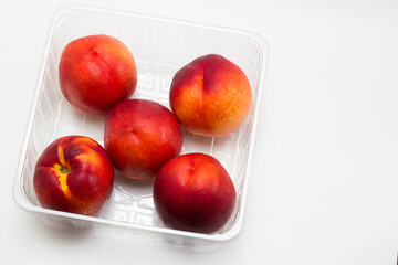 Tarrina de Nectarinas de pulpa amarilla para supermercado