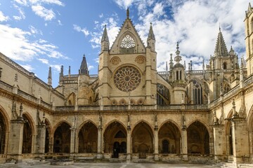 Gothic cloister and south transept facade of Catedral de Leon