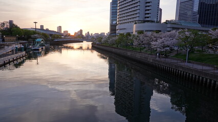 都会の夕焼け