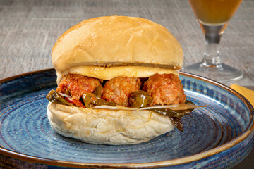panini hamburger, ripieno, polpette, melanzane, pomodoro, insalata uova, zucchine, prosciutto,...