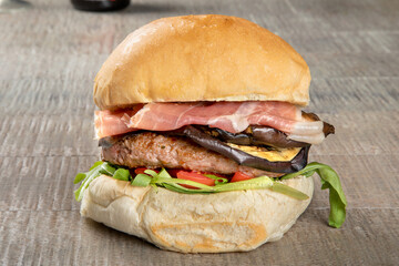 panini hamburger, ripieno, polpette, melanzane, pomodoro, insalata uova, zucchine, prosciutto, cotoletta 
