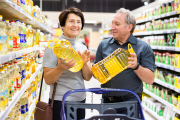 couple of spouses chooses extra virgin olive oil