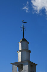Obraz premium Fish Shaped Weather Vane on Church