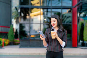 Fototapeta premium Young latina woman smiling with phone and coffee on Reforma