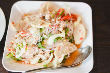 salad with shrimp and avocado