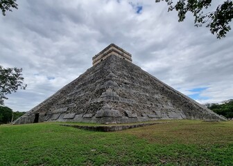 chichen itza pyramid, mexico, yucatan