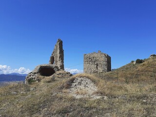 I ruderi del castello medievale di Agira.