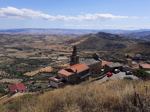 L'antica chiesa di Sant'Antonio Abate vista dall'alto del Castello di Agira.