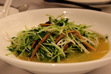 Stir-Fried Pea Shoots with Mushrooms in Clear Broth – Healthy Chinese Vegetarian Dish

