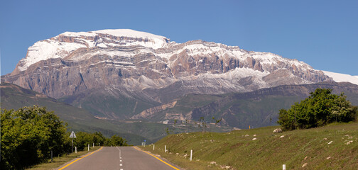 The road leading to the foot of Mount Shahdag.