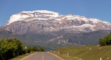 The road leading to the foot of Mount Shahdag.