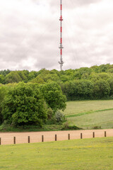 Grande antenne de communication au sommet du mont des Cats dans le Nord