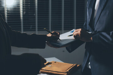 Lawyer explained to the client about the law that must be brought against the court case.
