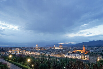 Obraz premium Panoramic evening view of the city of Florence in Italy from Piazzale Michelangelo and The sky is bright blue and the city is illuminated by lanterns.