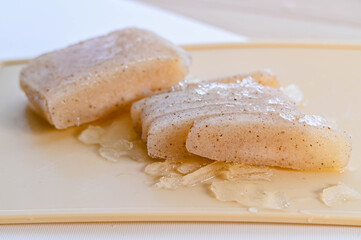 冷凍こんにゃくの断面