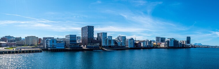Bodø, la città norvegese a nord del circolo polare artico, tra il Vestfjorden e il Saltjorden