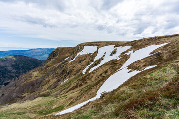 Montagnes et ciel bleu – l’harmonie parfaite