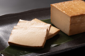 燻製とうふ（遠野産　大豆　桜チップ）