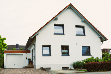 This charming modern home has a unique gable roof and attached garage, set in a peaceful neighborhood. Its perfect for families or individuals wanting a tranquil and comfortable lifestyle