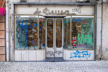 Urban Divide and Housing Density in Lisbon
