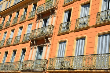 Hyères - Bâtiments aux couleurs du sud